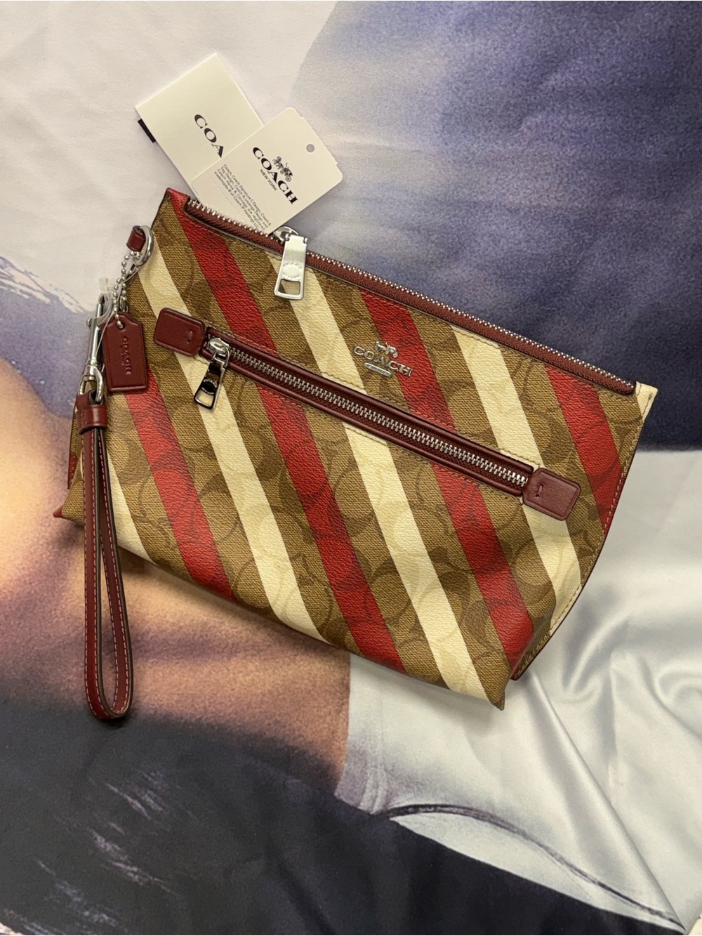 (new+tag) COACH Red and Brown Signature Monogram Stripe Wristlet Clutch